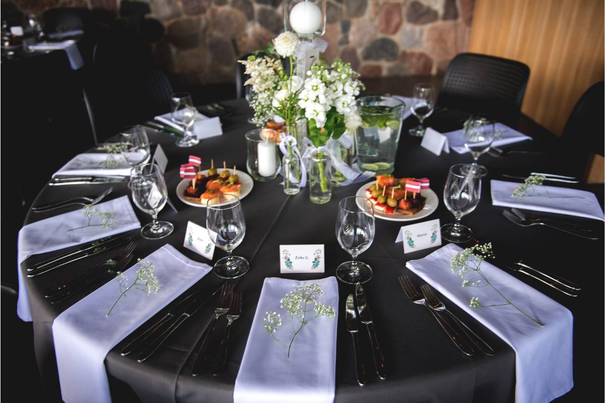 Black Polyester Tablecloths